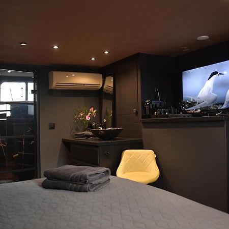 Euphrate Houseboat Hotel Amsterdam Exterior photo