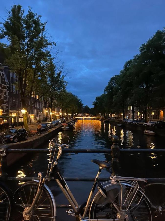 Euphrate Houseboat Hotel Amsterdam Exterior photo